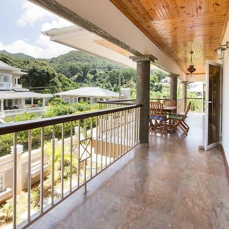 Flora'S Self Catering Apartments فيكتوريا المظهر الخارجي الصورة