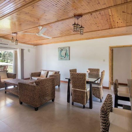 Flora'S Self Catering Apartments فيكتوريا المظهر الخارجي الصورة