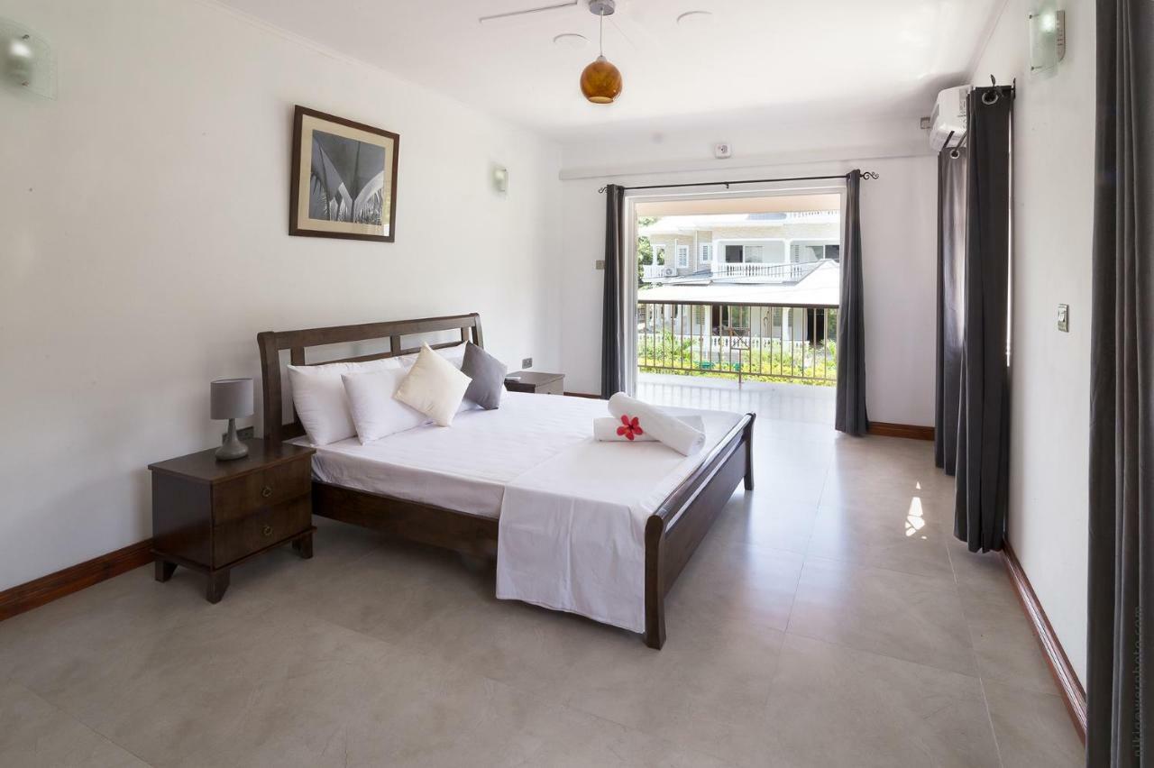Flora'S Self Catering Apartments فيكتوريا المظهر الخارجي الصورة