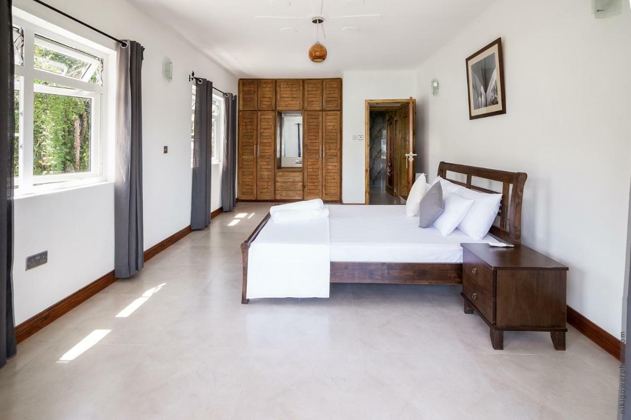 Flora'S Self Catering Apartments فيكتوريا المظهر الخارجي الصورة