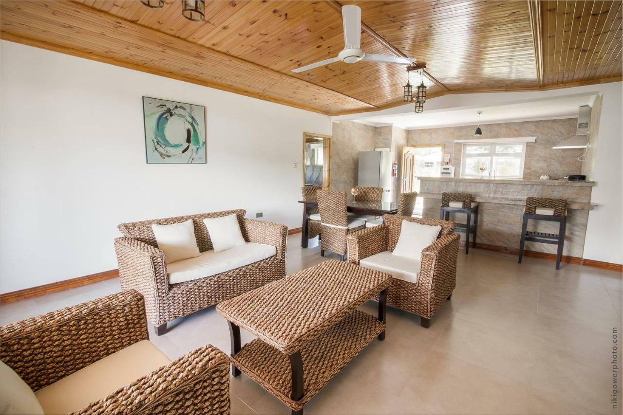 Flora'S Self Catering Apartments فيكتوريا المظهر الخارجي الصورة