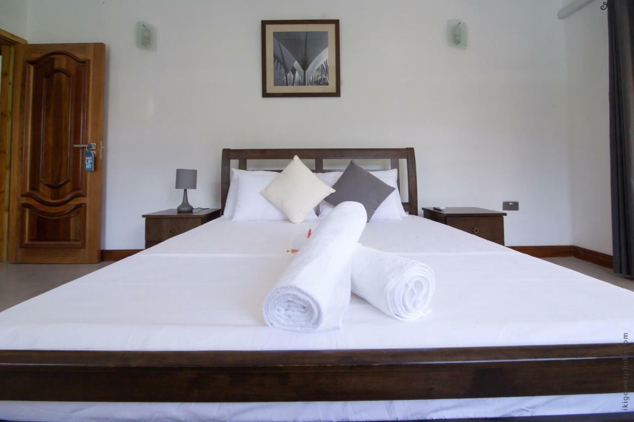 Flora'S Self Catering Apartments فيكتوريا المظهر الخارجي الصورة